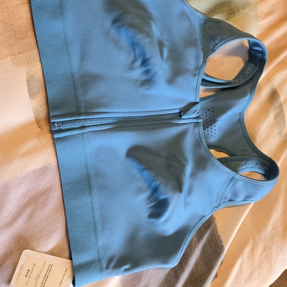 Fabletics capris (medium)  and sports bra (large) - Picture 4 of 4